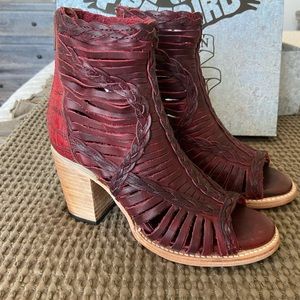 Excellent! Womens FREEBIRD "BELA" Leather Sandal Booties sz 8